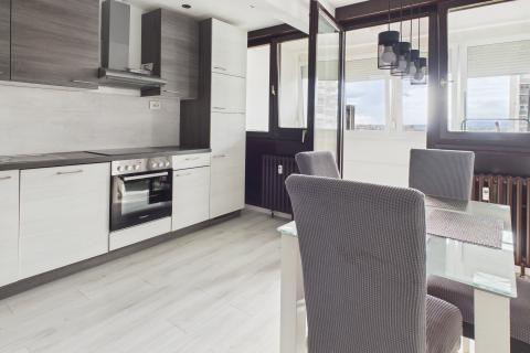 Zagreb, Travno, 66 m2 ,dvosoban stan s lođom, adaptiran