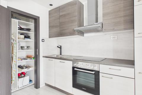 Zagreb, Travno, 66 m2 ,dvosoban stan s lođom, adaptiran