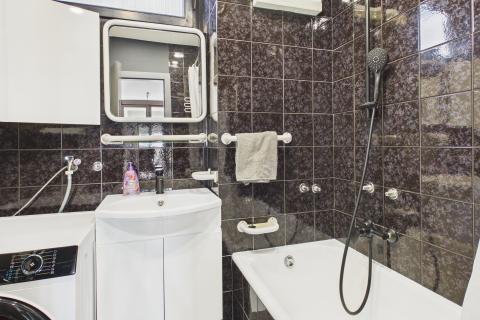 Zagreb, Travno, 66 m2 ,dvosoban stan s lođom, adaptiran