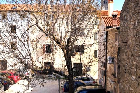 Istra,Buje-Kuća s  vrtom,3 spavaće sobe u centru