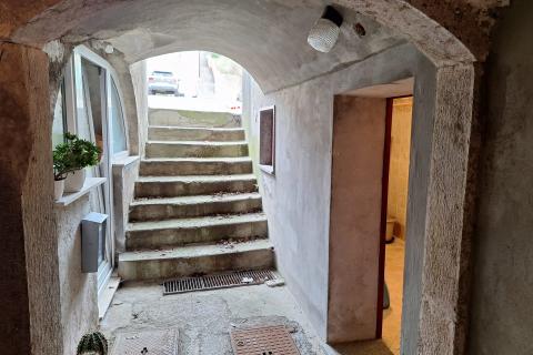 Draga Ba&scaron;ćanska -kuća u nizu s vrtom 