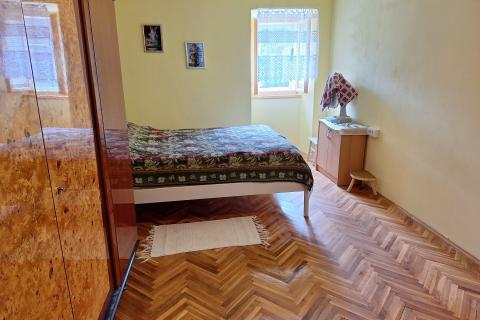 Draga Ba&scaron;ćanska -kuća u nizu s vrtom 