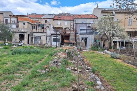 Draga Ba&scaron;ćanska -kuća u nizu s vrtom 