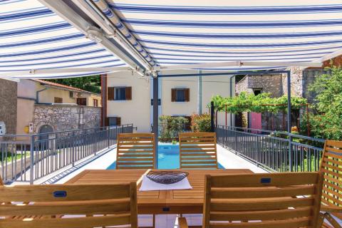 Crikvenica, Bribir - Kuća s  dva stana i bazenom