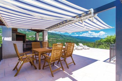 Crikvenica, Bribir - Kuća s  dva stana i bazenom