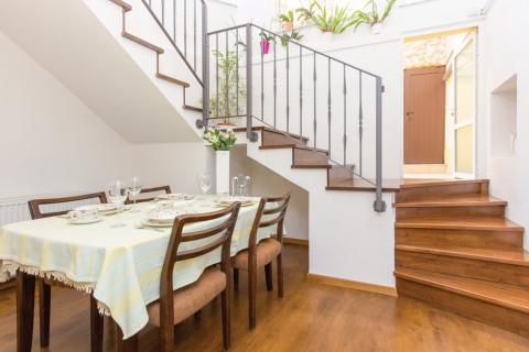 Crikvenica, Bribir - Kuća s  dva stana i bazenom