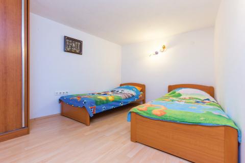 Crikvenica, Bribir - Kuća s  dva stana i bazenom