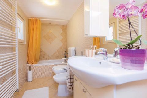 Crikvenica, Bribir - Kuća s  dva stana i bazenom