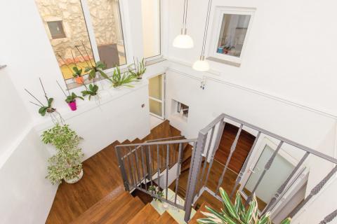 Crikvenica, Bribir - Kuća s  dva stana i bazenom