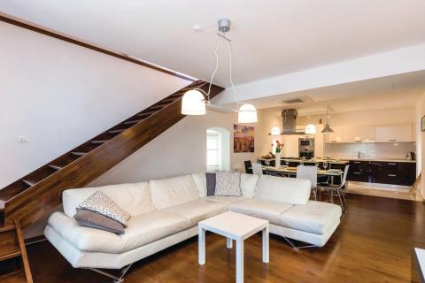 Crikvenica, Bribir - Kuća s  dva stana i bazenom