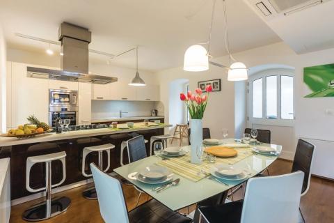 Crikvenica, Bribir - Kuća s  dva stana i bazenom