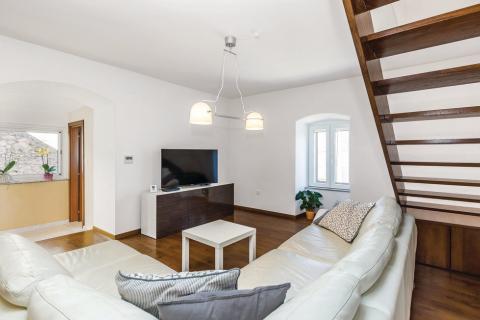 Crikvenica, Bribir - Kuća s  dva stana i bazenom