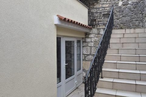 Crikvenica, Bribir - Kuća s  dva stana i bazenom