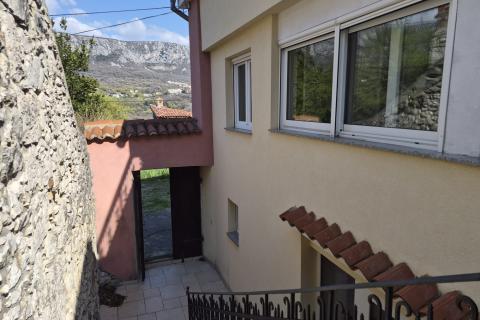 Crikvenica, Bribir - Kuća s  dva stana i bazenom