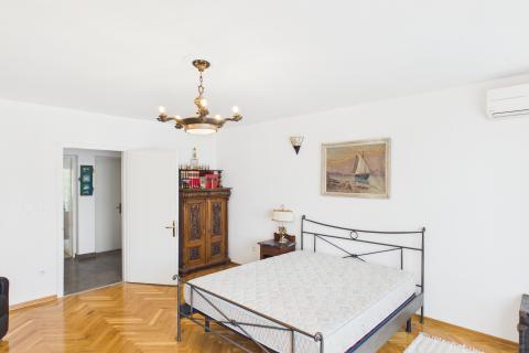 OPATIJA-namje&scaron;ten stan 3s+db u vili sa velikom terasom