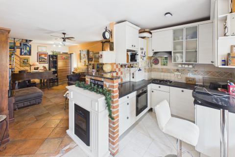 Zagreb, Rude&scaron; &ndash; obiteljska kuća s dva stana, dvori&scaron;tem i parkirnim mjestom