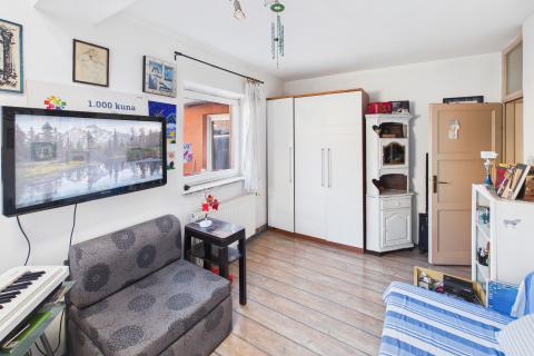 Zagreb, Rude&scaron; &ndash; obiteljska kuća s dva stana, dvori&scaron;tem i parkirnim mjestom