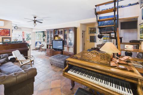 Zagreb, Rude&scaron; &ndash; obiteljska kuća s dva stana, dvori&scaron;tem i parkirnim mjestom