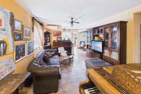 Zagreb, Rude&scaron; &ndash; obiteljska kuća s dva stana, dvori&scaron;tem i parkirnim mjestom