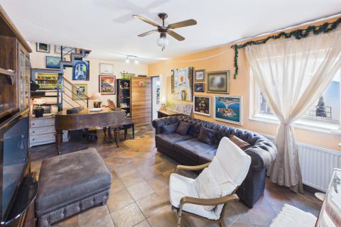 Zagreb, Rude&scaron; &ndash; obiteljska kuća s dva stana, dvori&scaron;tem i parkirnim mjestom