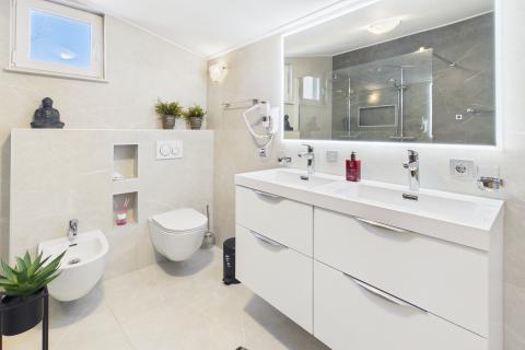 Istra , Poreč okolica - Samostojeća kuća sa 4 apartmana i bazenom