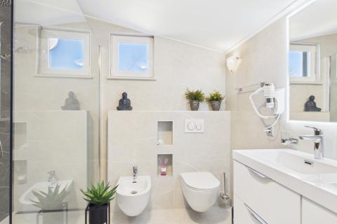 Istra , Poreč okolica - Samostojeća kuća sa 4 apartmana i bazenom