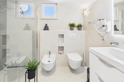 Istra , Poreč okolica - Samostojeća kuća sa 4 apartmana i bazenom