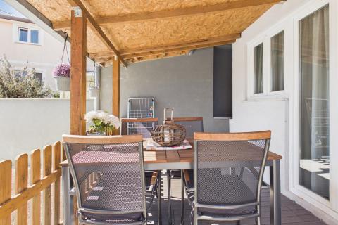 Istra , Poreč okolica - Samostojeća kuća sa 4 apartmana i bazenom