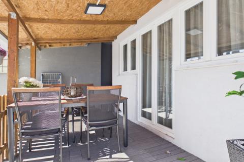 Istra , Poreč okolica - Samostojeća kuća sa 4 apartmana i bazenom