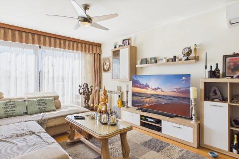 Istra , Poreč okolica - Samostojeća kuća sa 4 apartmana i bazenom