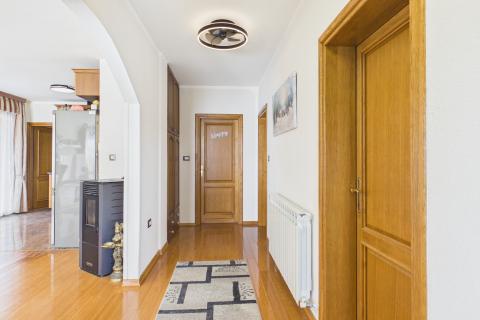 Istra , Poreč okolica - Samostojeća kuća sa 4 apartmana i bazenom