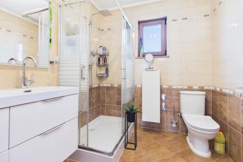 Istra , Poreč okolica - Samostojeća kuća sa 4 apartmana i bazenom