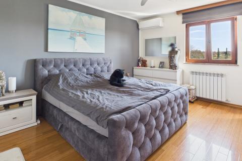 Istra , Poreč okolica - Samostojeća kuća sa 4 apartmana i bazenom