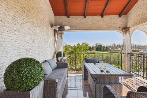 Istra , Poreč okolica - Samostojeća kuća sa 4 apartmana i bazenom