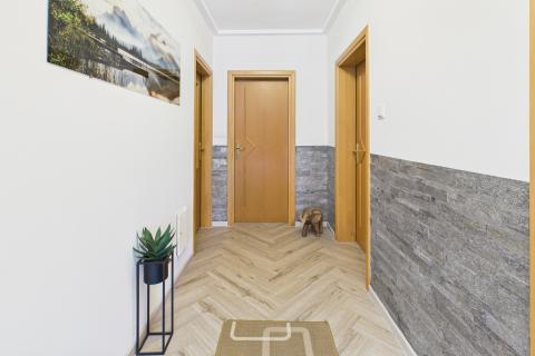 Istra , Poreč okolica - Samostojeća kuća sa 4 apartmana i bazenom