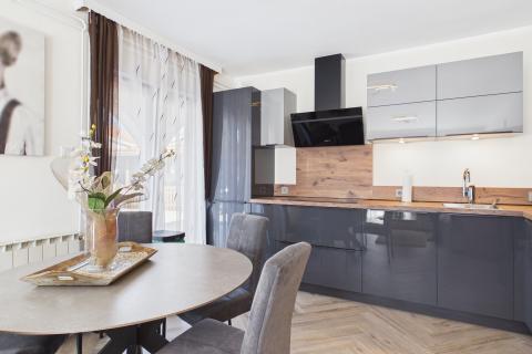 Istra , Poreč okolica - Samostojeća kuća sa 4 apartmana i bazenom