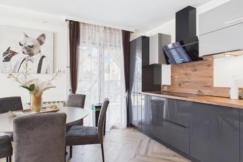 Istra , Poreč okolica - Samostojeća kuća sa 4 apartmana i bazenom