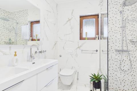 Istra , Poreč okolica - Samostojeća kuća sa 4 apartmana i bazenom