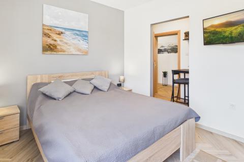 Istra , Poreč okolica - Samostojeća kuća sa 4 apartmana i bazenom