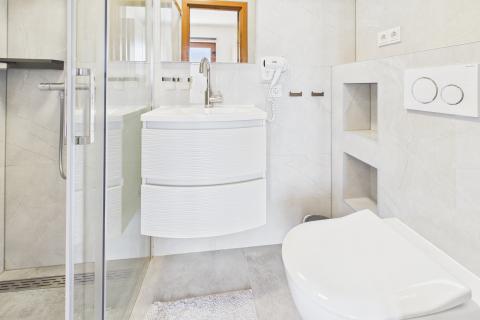 Istra , Poreč okolica - Samostojeća kuća sa 4 apartmana i bazenom