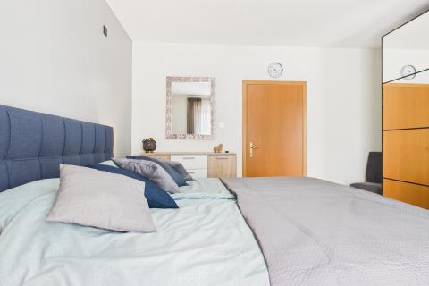 Istra , Poreč okolica - Samostojeća kuća sa 4 apartmana i bazenom