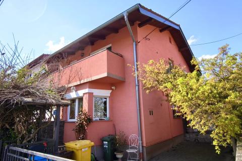 Zagreb, Rude&scaron; &ndash; obiteljska kuća s dva stana, dvori&scaron;tem i parkirnim mjestom