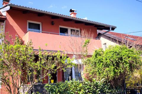 Zagreb, Rude&scaron; &ndash; obiteljska kuća s dva stana, dvori&scaron;tem i parkirnim mjestom