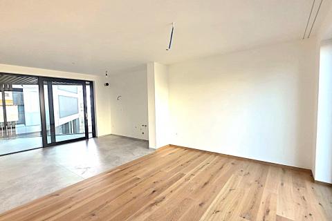 Istra,Umag-centar grada,dvosoban stan drugi red do mora