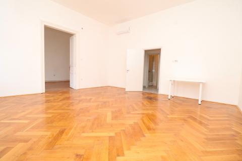 Zagreb, Palmotićeva &ndash; poslovni prostor za ured, 77m2