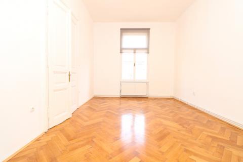 Zagreb, Palmotićeva &ndash; poslovni prostor za ured, 77m2