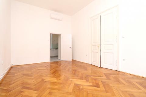 Zagreb, Palmotićeva &ndash; poslovni prostor za ured, 77m2