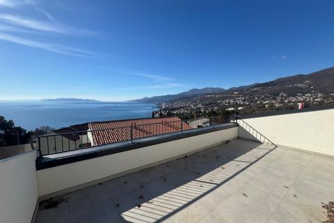 OPATIJA,PAVLOVAC- stan 3S+ DB s krovnom terasom i pogledom na more