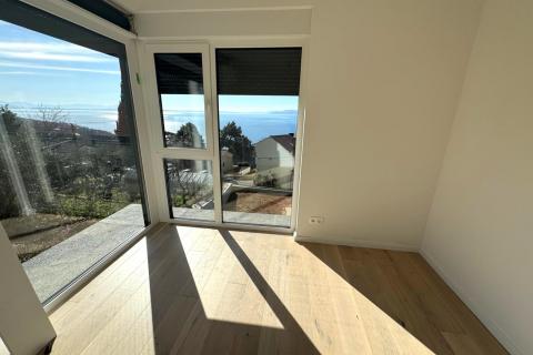 OPATIJA,PAVLOVAC- stan 3S+ DB s krovnom terasom i pogledom na more