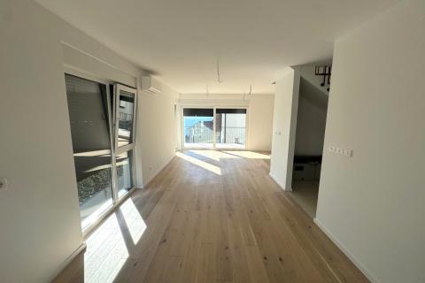 OPATIJA,PAVLOVAC- stan 3S+ DB s krovnom terasom i pogledom na more